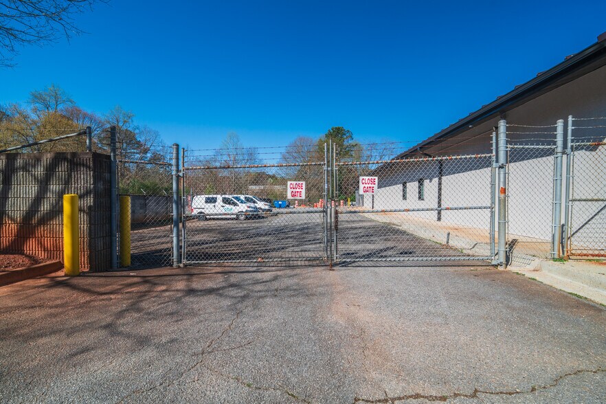 2370 Justin Trl, Alpharetta, GA à vendre - Photo du bâtiment - Image 2 de 25