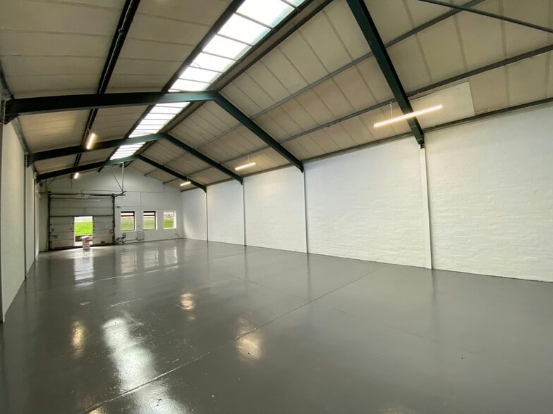 Whin Pl, East Kilbride for lease - Building Photo - Image 3 of 12