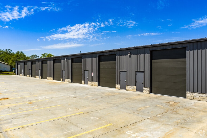 3320 S 6th St, Lincoln, NE for lease - Building Photo - Image 2 of 6
