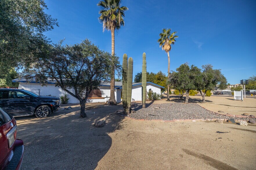12850 N Scottsdale Rd, Scottsdale, AZ à vendre - Photo du bâtiment - Image 2 de 4