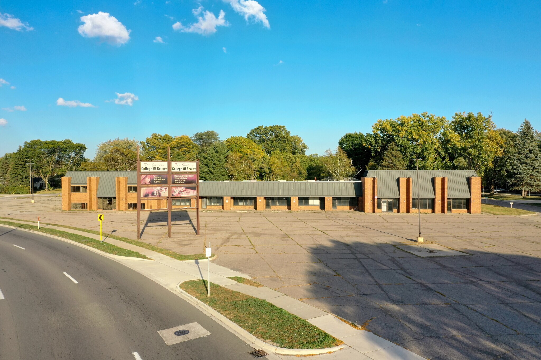 38116-38160 S Gratiot Ave, Clinton Township, MI à vendre Photo du bâtiment- Image 1 de 25