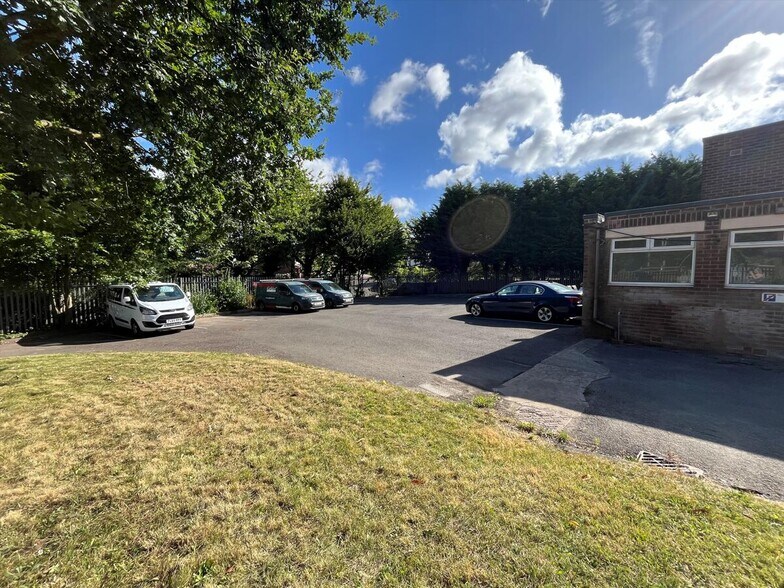 20 Station Rd, Clowne à louer - Photo du bâtiment - Image 2 de 2