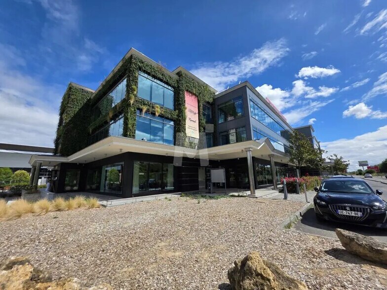 Office in Fleury-Mérogis for lease - Building Photo - Image 2 of 9