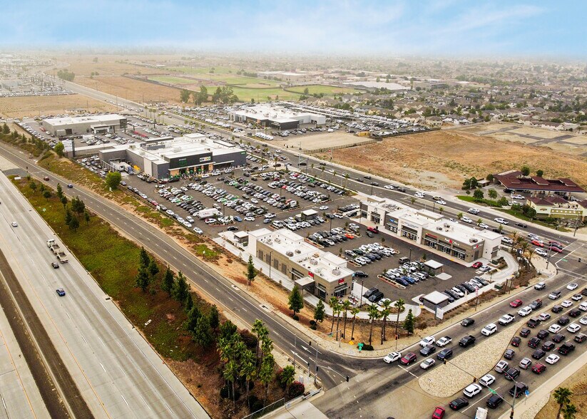 16138-16164 S Highland Ave, Fontana, CA à louer - Photo du bâtiment - Image 3 de 5