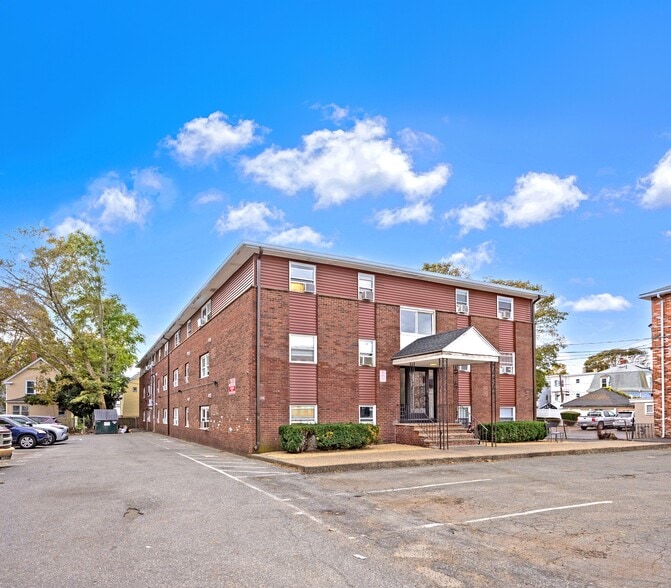 108 Franklin St, Lynn, MA à vendre - Photo du bâtiment - Image 3 de 10