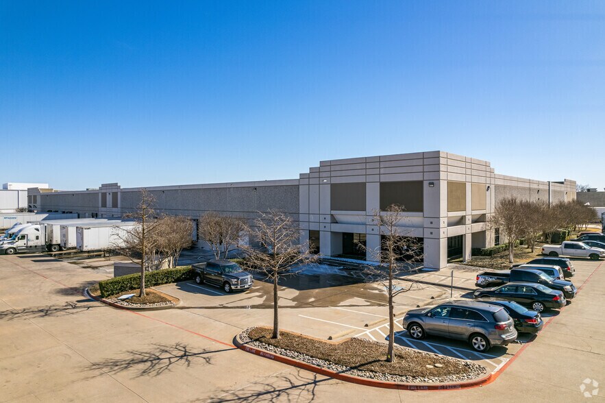 660 N Dorothy Dr, Richardson, TX à louer - Photo du bâtiment - Image 3 de 5