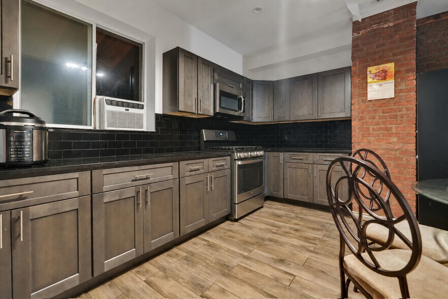 5224 35th St, Long Island City, NY à vendre - Photo intérieure - Image 3 de 15