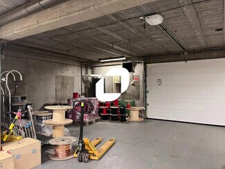 Plus de détails pour 7 Place Gutenberg, Templemars - Bureau, Local d'activités à louer