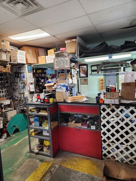 705 N Beach St, Daytona Beach, FL à vendre - Photo intérieure - Image 2 de 16