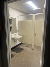 5635 Commerce St, Lansing, MI for lease Interior Photo- Image 1 of 12