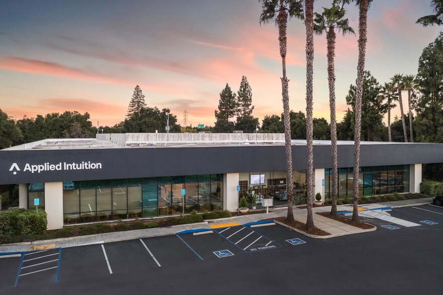 82 Pioneer Way, Mountain View, CA for lease - Building Photo - Image 1 of 12