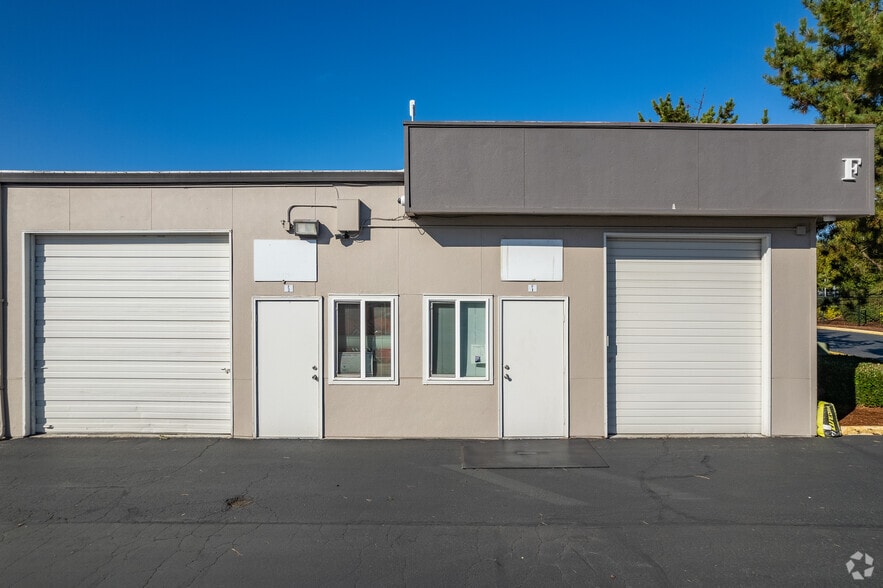 8900 SW Burnham Rd, Tigard, OR à louer - Photo du bâtiment - Image 2 de 4