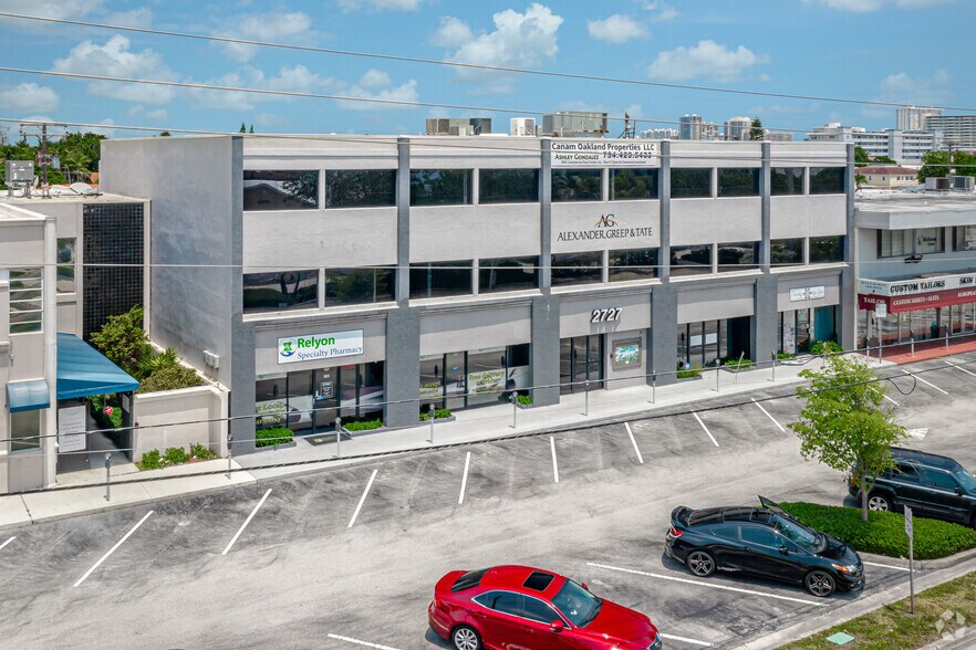 2727 E Oakland Park Blvd, Fort Lauderdale, FL à louer - Photo du bâtiment - Image 3 de 11