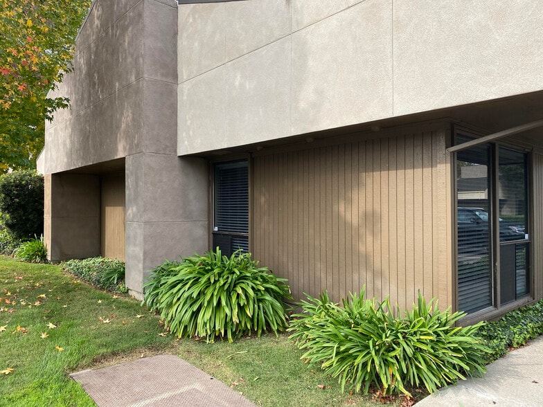 2087 Grand Canal Blvd, Stockton, CA for sale - Building Photo - Image 2 of 12