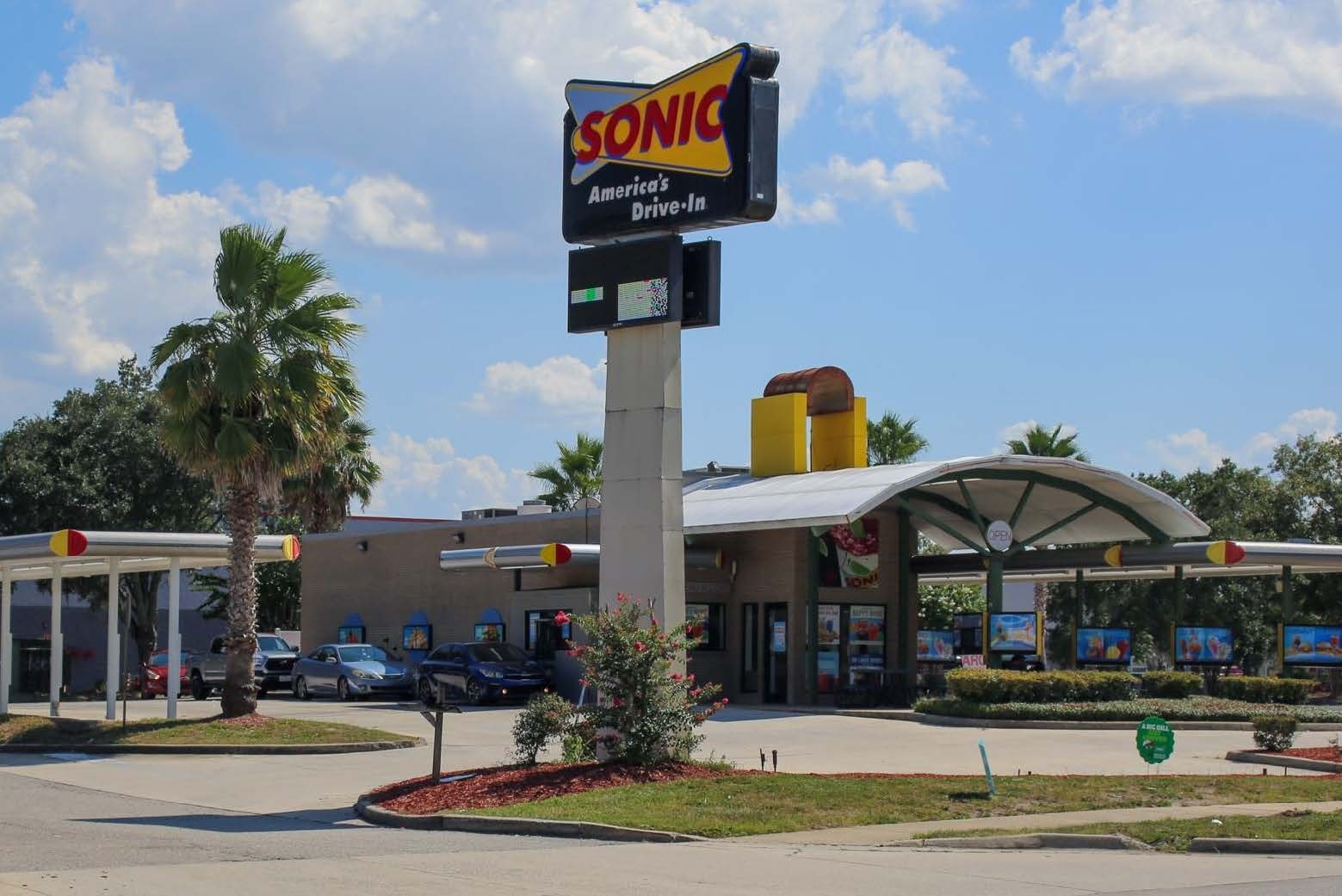 9572 Regency Square Blvd N, Jacksonville, FL for sale Building Photo- Image 1 of 3