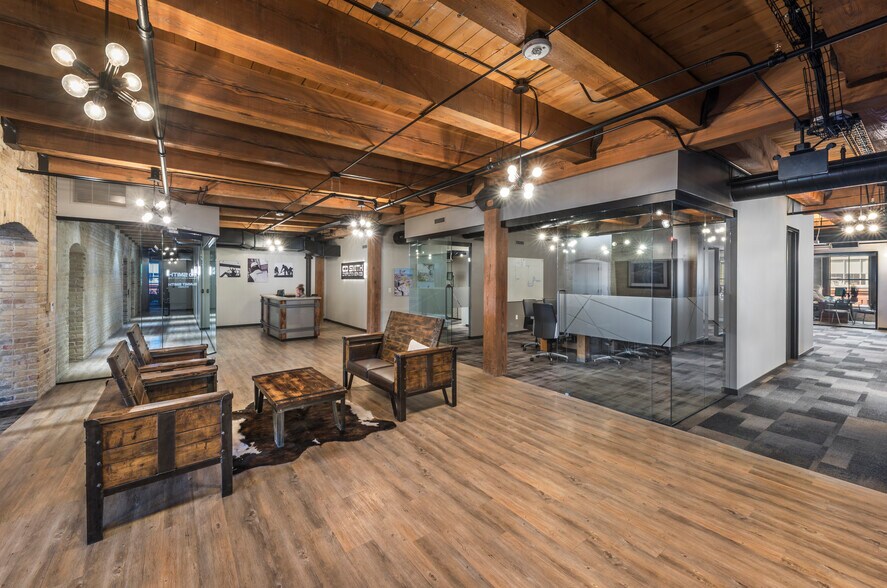 241 N Broadway St, Milwaukee, WI à louer - Photo intérieure - Image 2 de 6