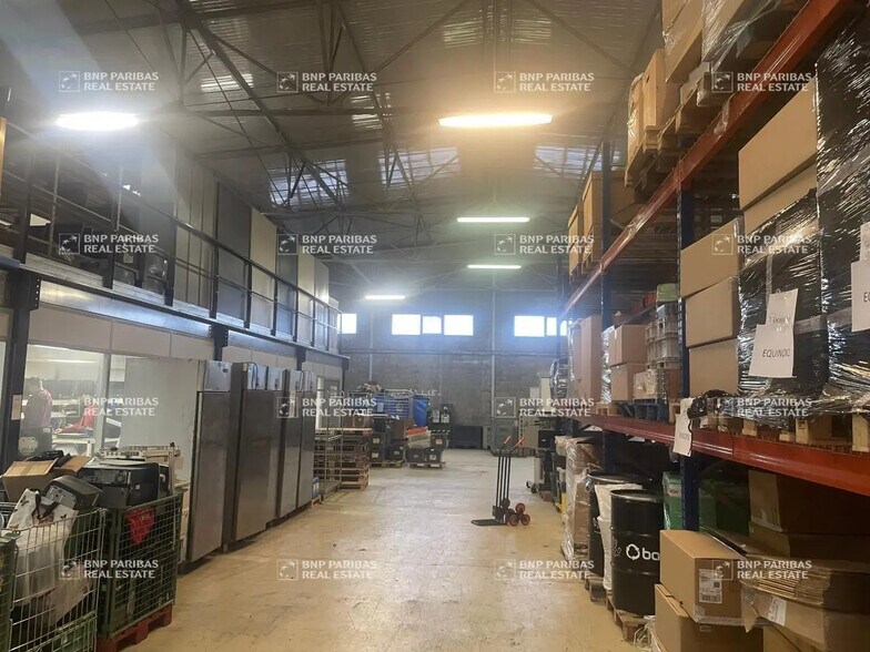 Office in Vitrolles for lease - Interior Photo - Image 3 of 13