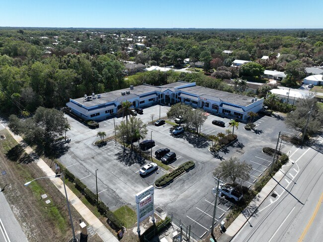 Plus de détails pour 6196-6202 SE Federal Hwy, Stuart, FL - Bureau/Commerce de détail, Commerce de détail à louer