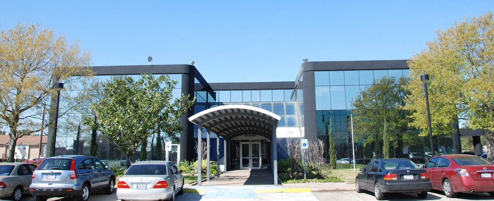 6699 Chimney Rock Rd, Houston, TX à louer - Photo du bâtiment - Image 1 de 6