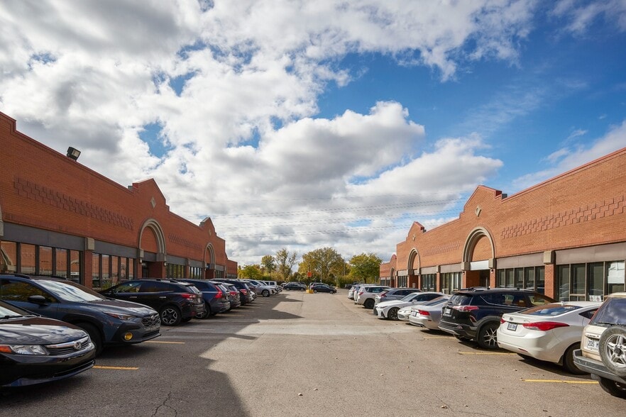 8545-8579 Ch Dalton, Mt Royal, QC à louer - Photo du bâtiment - Image 3 de 10