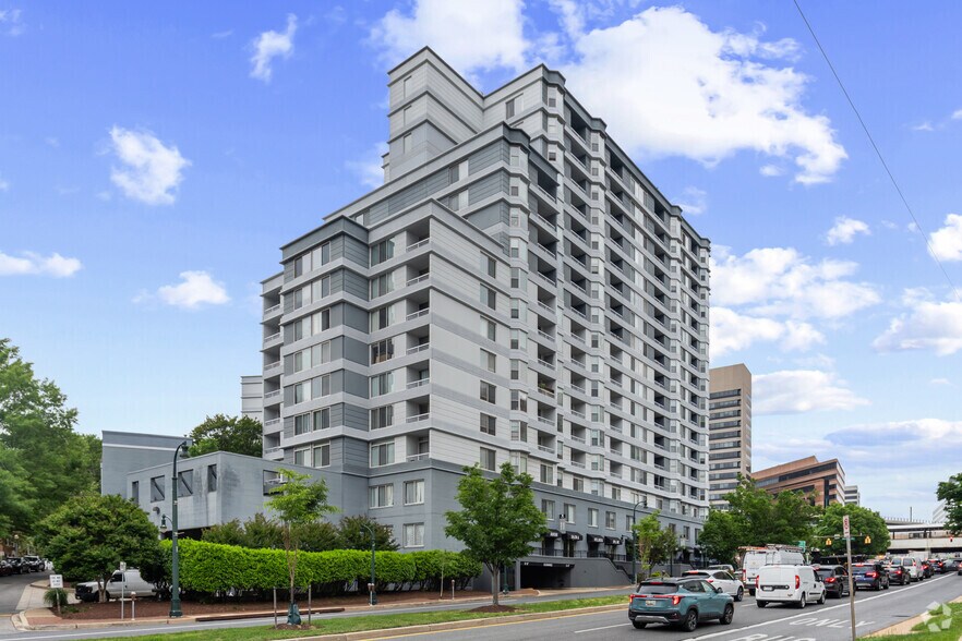 1400 E West Hwy, Silver Spring, MD à louer - Photo du bâtiment - Image 2 de 2