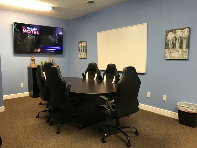 7552 Navarre Pkwy, Navarre, FL for sale - Interior Photo - Image 2 of 8