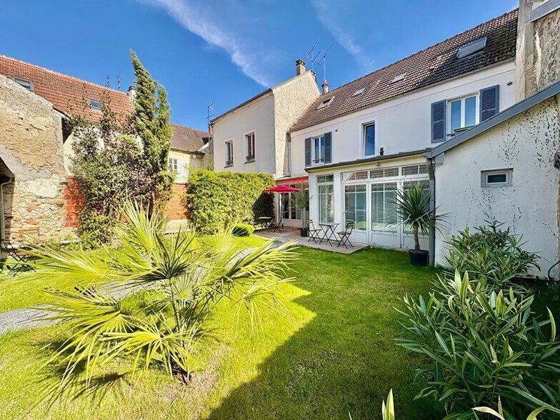 Local d'activités dans Couilly-Pont-aux-Dames à vendre - Photo du bâtiment - Image 2 de 16