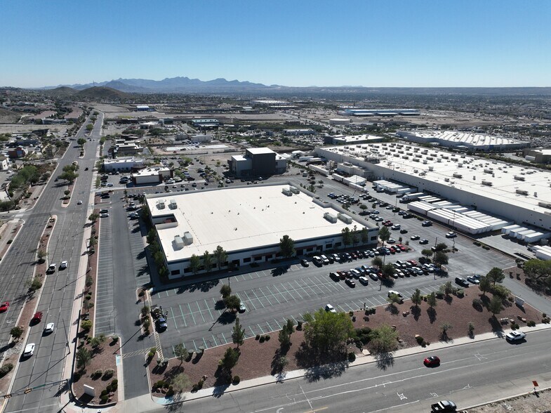 1575 N Resler Dr, El Paso, TX à louer - Photo du bâtiment - Image 1 de 17