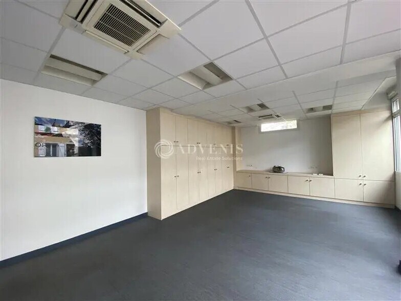 Office in Montrouge for lease - Interior Photo - Image 2 of 6