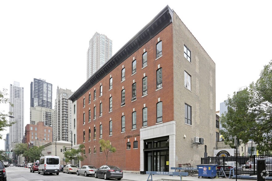 646-648 N Clark St, Chicago, IL à louer - Photo du bâtiment - Image 3 de 33