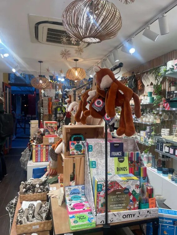 Retail in Paris for lease Building Photo- Image 1 of 3