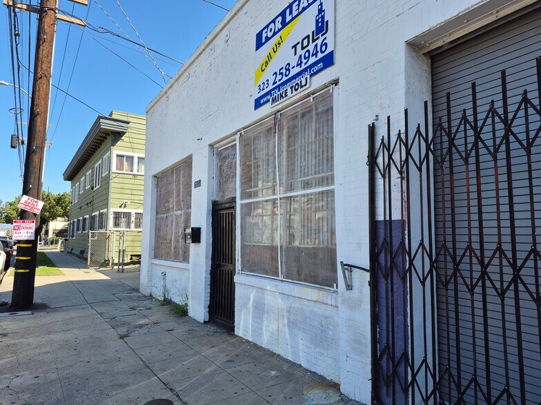6080 S Hoover St, Los Angeles, CA à louer - Photo du bâtiment - Image 2 de 31