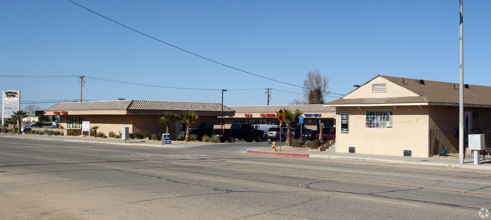 11336 Bartlett Ave, Adelanto, CA à louer - Photo du bâtiment - Image 2 de 26
