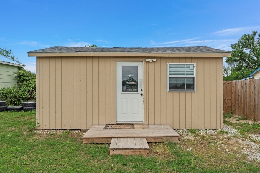 1020 E Jefferson Ave, Whitney, TX for sale - Building Photo - Image 2 of 20