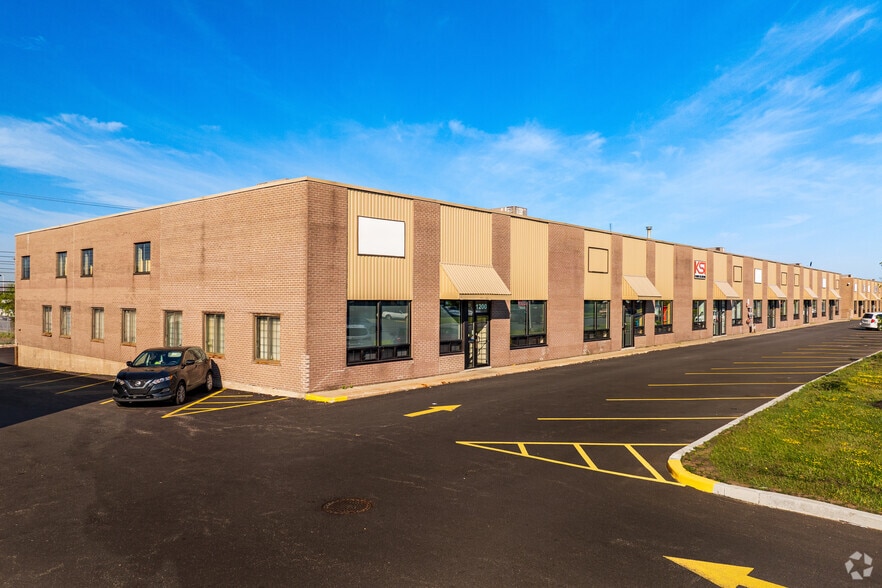 1100-1190 Rue Bégin, Saint-Laurent, QC for lease - Building Photo - Image 2 of 22