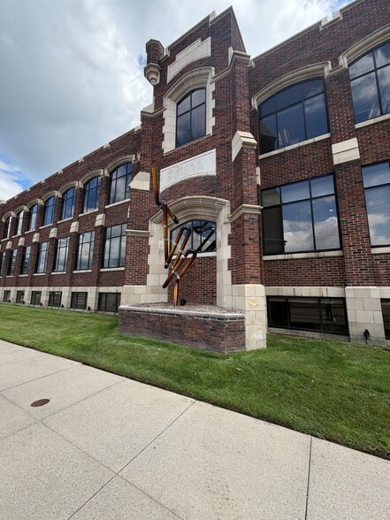 333 W 7th St, Royal Oak, MI for lease - Building Photo - Image 2 of 13