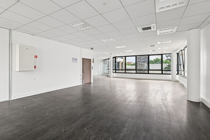 163-167 Avenue Georges Clemenceau, Nanterre for lease - Interior Photo - Image 3 of 9