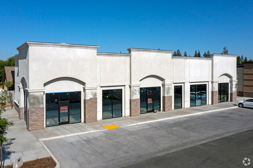 5655 N Figarden Dr, Fresno, CA à louer - Photo du bâtiment - Image 1 de 3