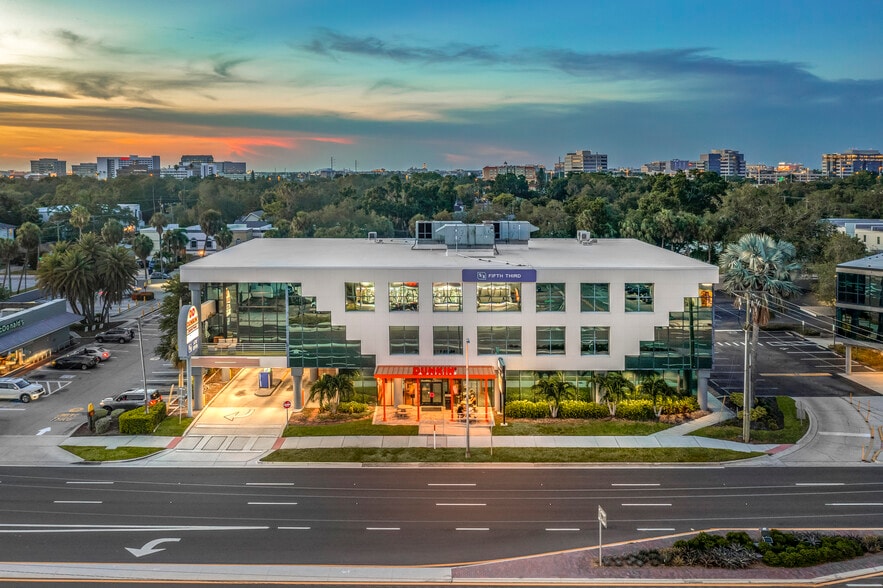 4427 W Kennedy Blvd, Tampa, FL à vendre - Photo du bâtiment - Image 2 de 8