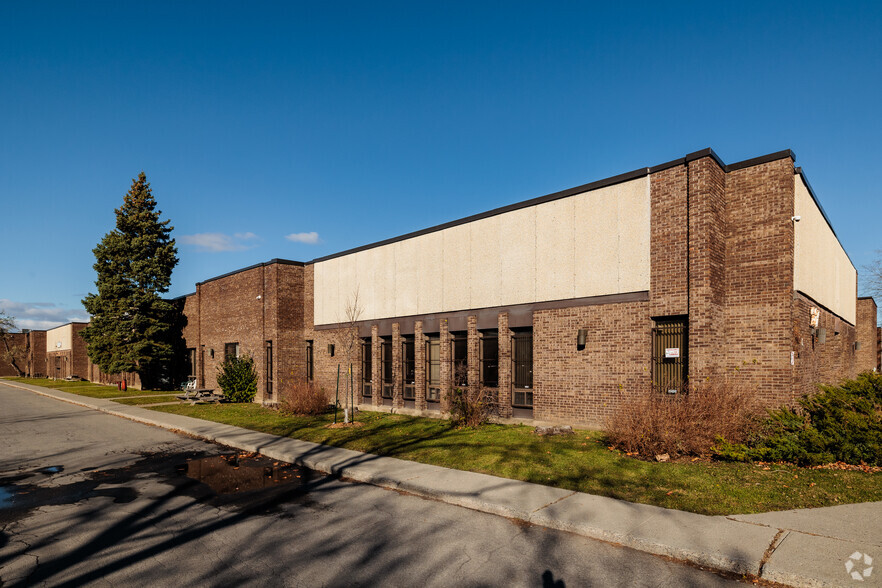 227 Boul Brunswick, Pointe-claire, QC for lease - Building Photo - Image 1 of 6