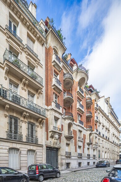 30 Avenue Marceau, Paris à vendre - Photo du bâtiment - Image 2 de 9