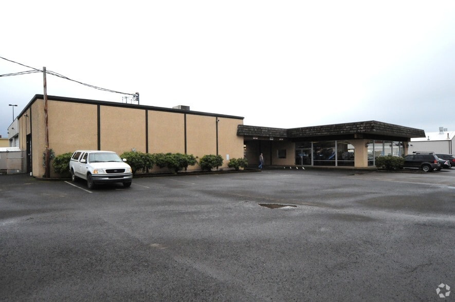 201 NE Polk Station Rd, Dallas, OR for lease - Primary Photo - Image 1 of 5