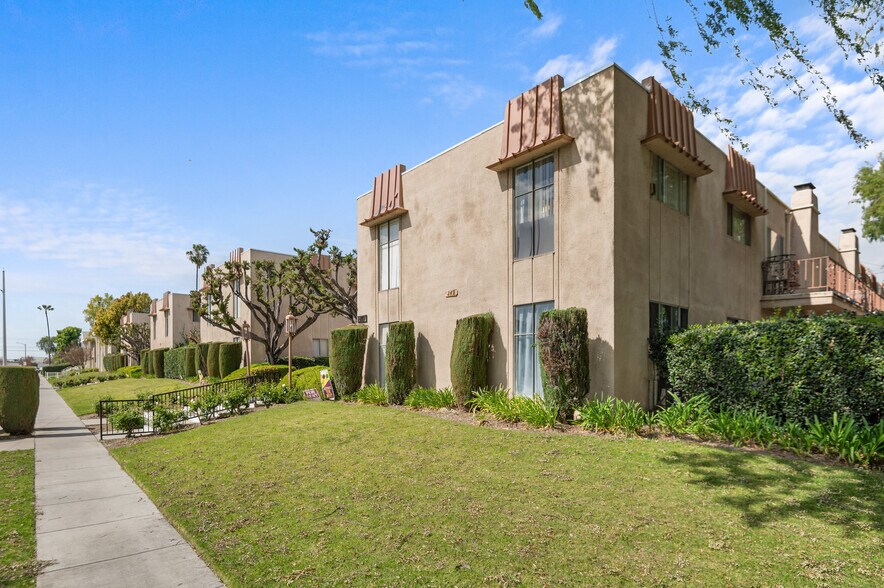 249 Amber Ct, Upland, CA for sale - Primary Photo - Image 1 of 38