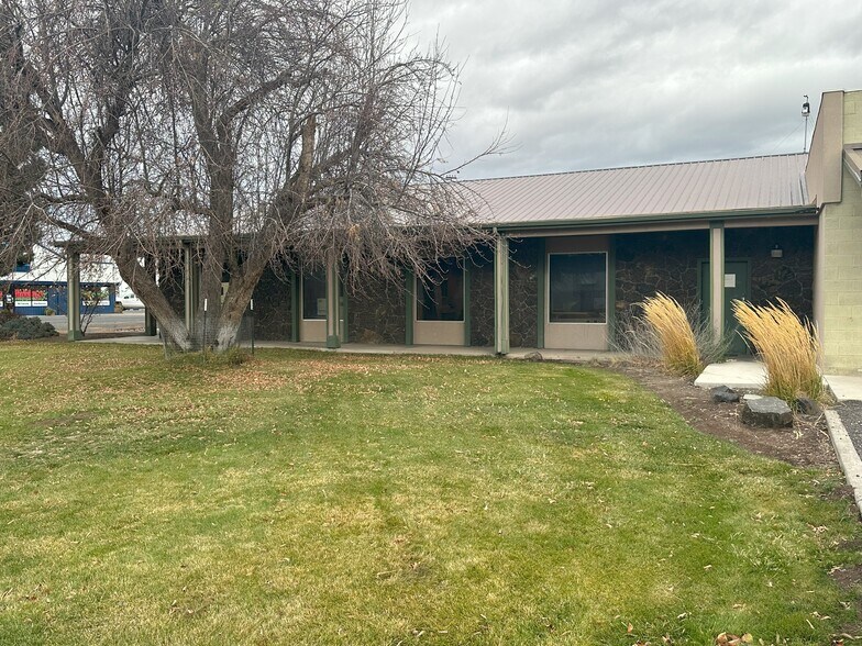 574 N Main St, Prineville, OR à vendre - Photo du bâtiment - Image 2 de 9