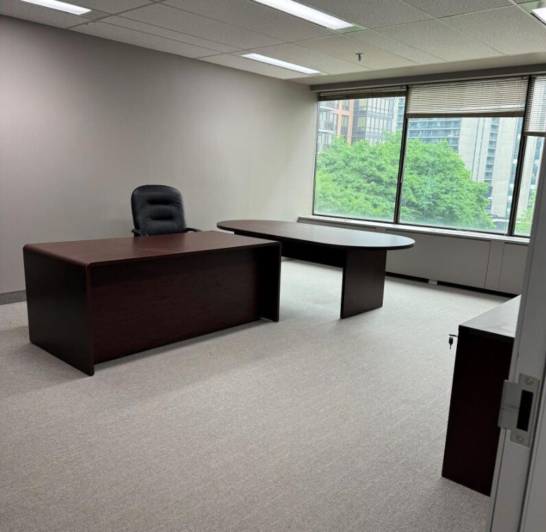 47 Sheppard Ave E, Toronto, ON à vendre Photo principale- Image 1 de 1