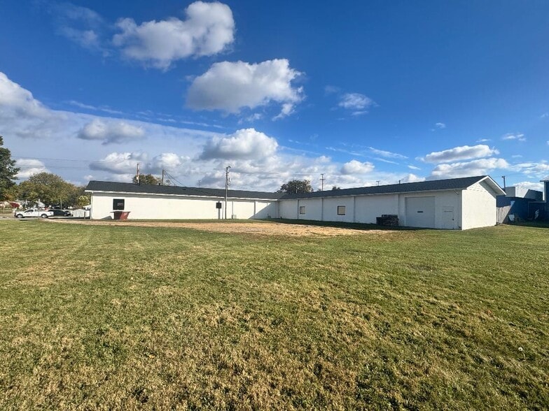 1309 S Nebo Rd, Muncie, IN à vendre - Photo du bâtiment - Image 3 de 16