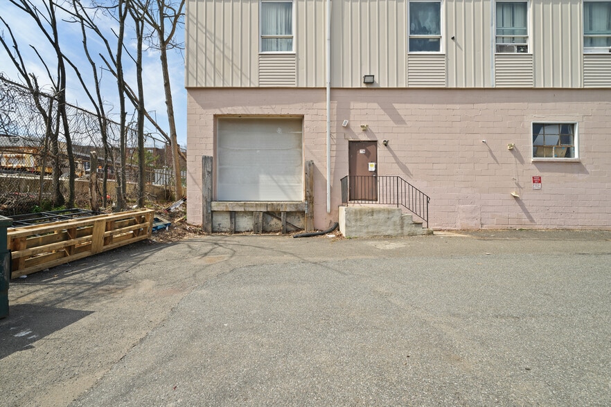 75 Armour Pl, Dumont, NJ for sale - Building Photo - Image 3 of 16