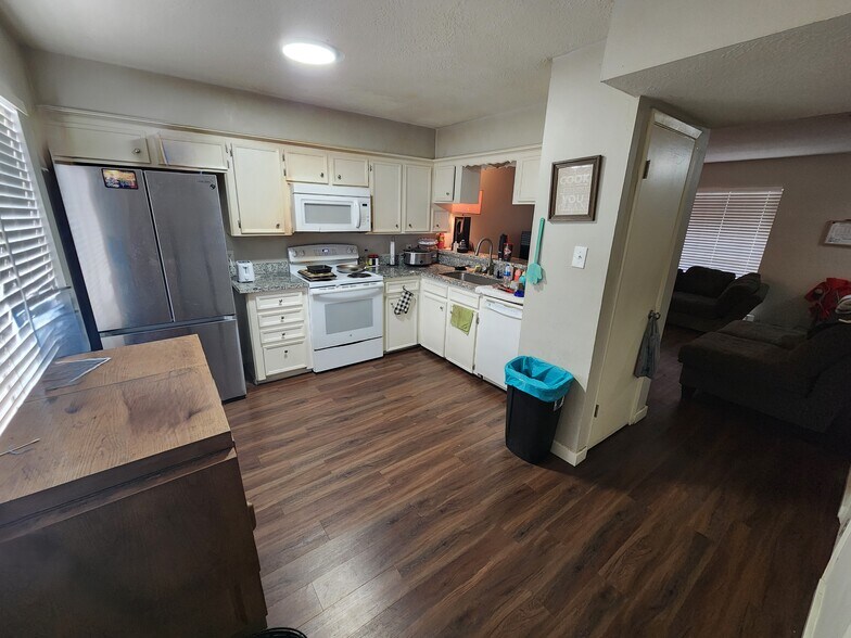 517 5th St, Humble, TX for sale - Building Photo - Image 3 of 37