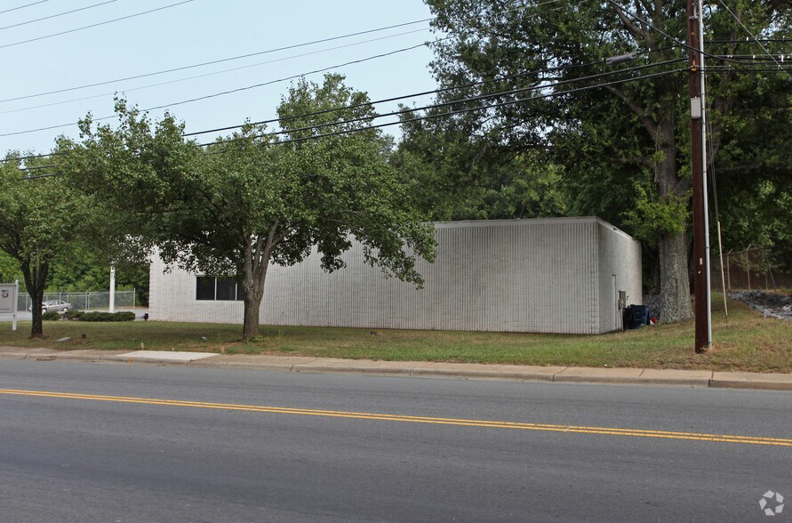 7121 Orr Rd, Charlotte, NC à vendre - Photo du bâtiment - Image 2 de 4