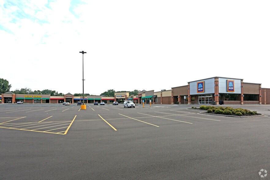 2537-2577 County Road 10 NE, Mounds View, MN à vendre - Photo du bâtiment - Image 2 de 11